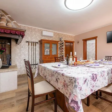Ferienwohnung Oliva & Hedera Viridi Kaštelir Exterior foto