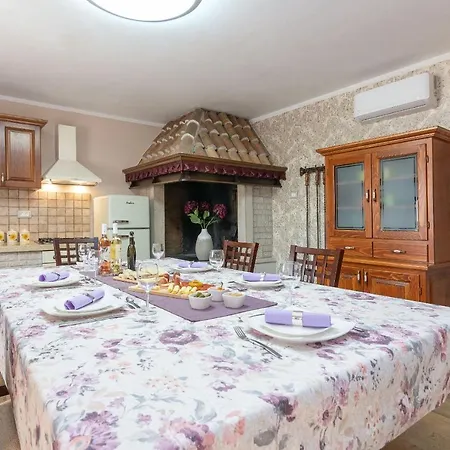 Ferienwohnung Oliva & Hedera Viridi Kaštelir Exterior foto