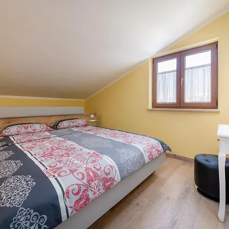 Ferienwohnung Oliva & Hedera Viridi Kaštelir Exterior foto