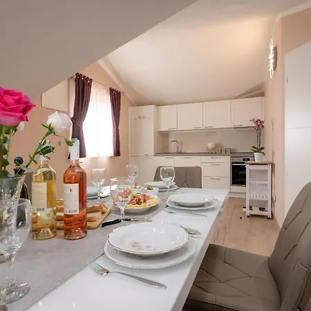 Ferienwohnung Oliva & Hedera Viridi Kaštelir Exterior foto